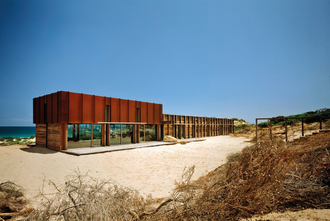 Where the understated elite quietly plant their flags: St Andrews Beach House by FK Architects.